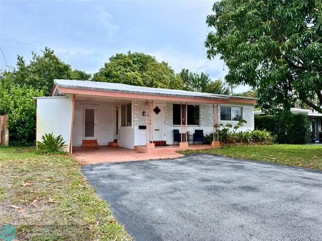 Foto del edificio - 311 NE 48th Ct