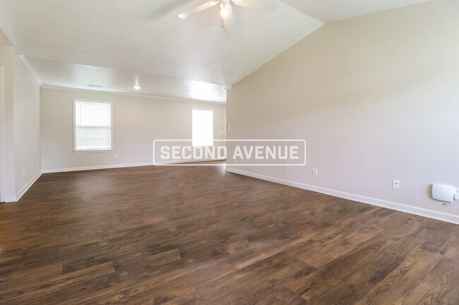 Building Photo - 110 Maplewood Dr