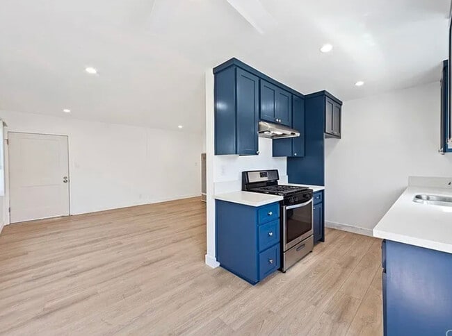 Building Photo - Grand Avenue Apartments