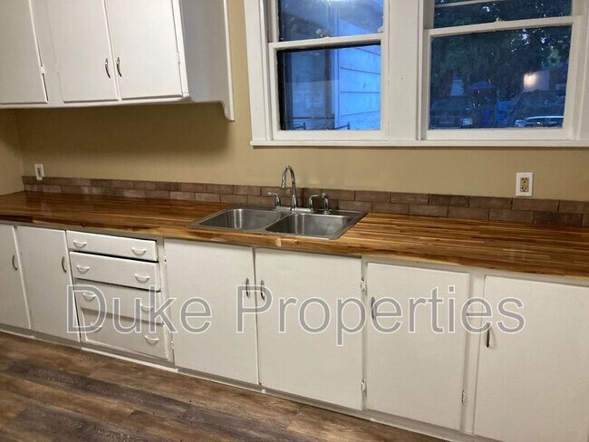 Foto del edificio - 431 W State St