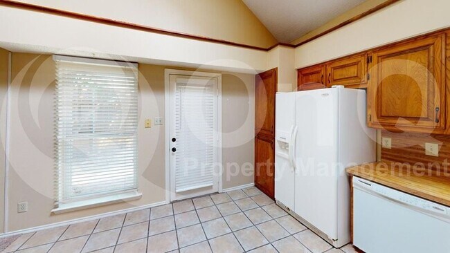 Foto del edificio - 324 Lakewood Ct