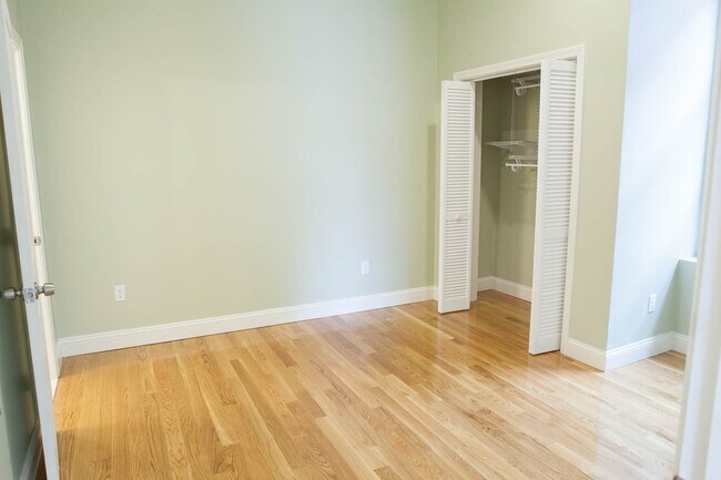 Building Photo - 407 Dudley St