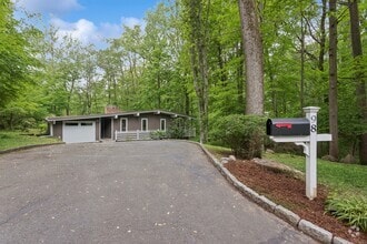 Building Photo - 98 East Ln