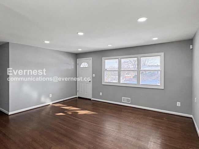 Building Photo - 8010 Carmel Dr