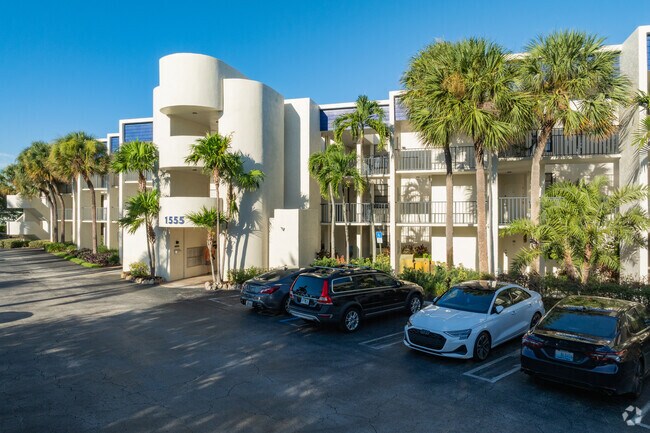 Linton Woods Condominium