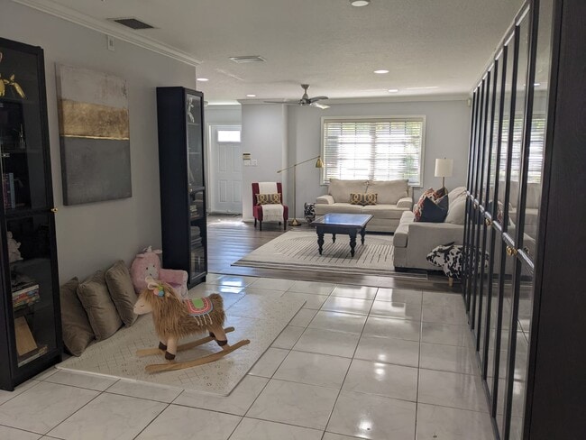 Building Photo - 90 SW 5th Ave