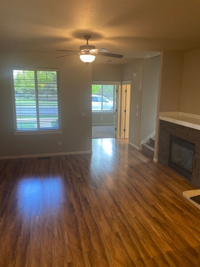 Foto del edificio - 2 Story Bend Home with Fenced Yard and Patio