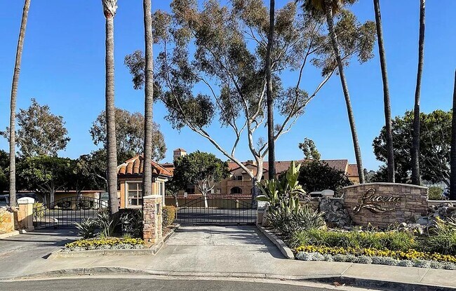 Foto del edificio - 7190 Shoreline Dr