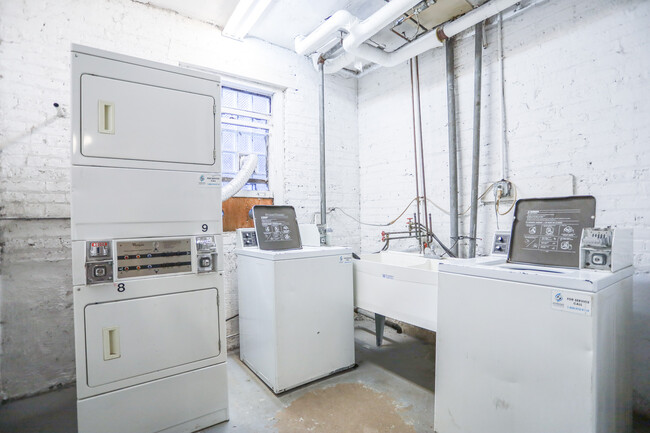 Building Photo - 4532 N Damen Ave