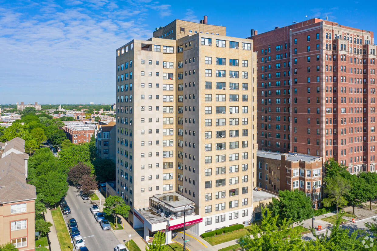 Primary Photo - The Townhouse Apartments