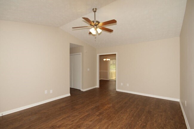 Foto del edificio - 4210 Burgundy Way