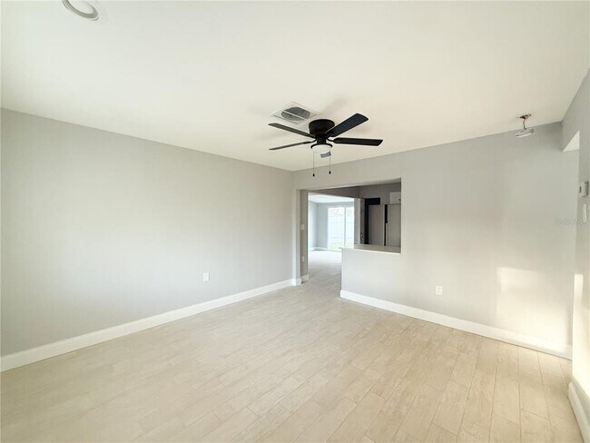 Building Photo - 14000 Miramar Ave