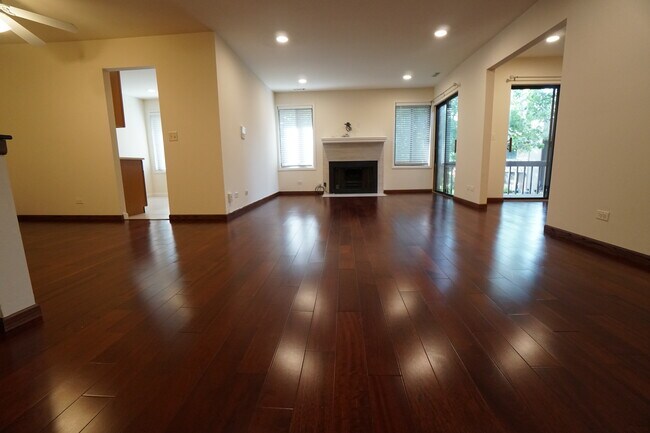 Foto del edificio - 6237 Trinity Dr