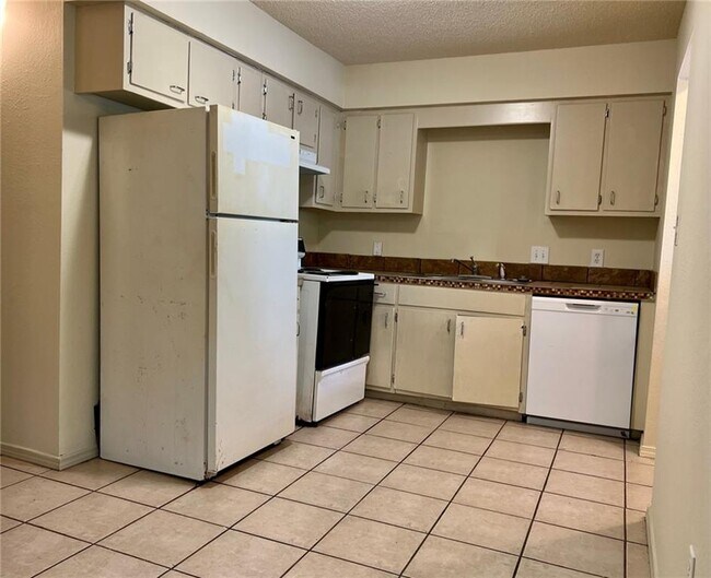 Foto del edificio - 2308 N Raven Ln