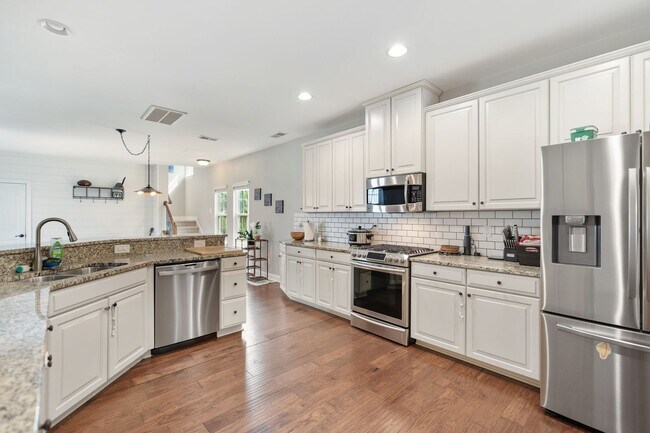 Foto del edificio - 1156 Survada Ln