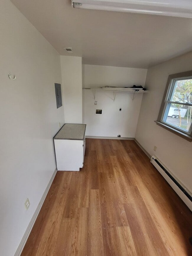 Foto del edificio - 1550 E Bayview Blvd