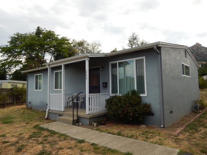 Foto principal - LEASE PENDING - Highland Neighborhood Home