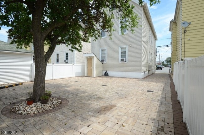 Building Photo - 74 Harrison Pl