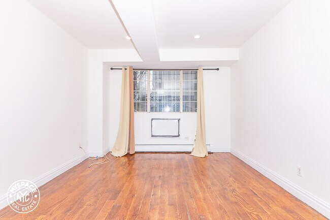 Foto del edificio - 328A Irving Ave