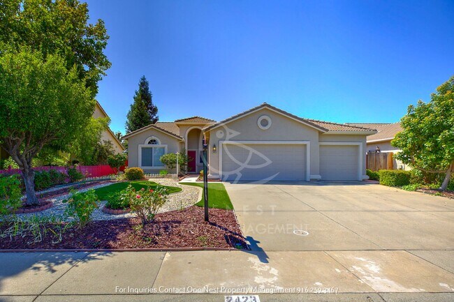 Foto del edificio - 3/4 bedrooms, 2 bathrooms, 3 car garage-home