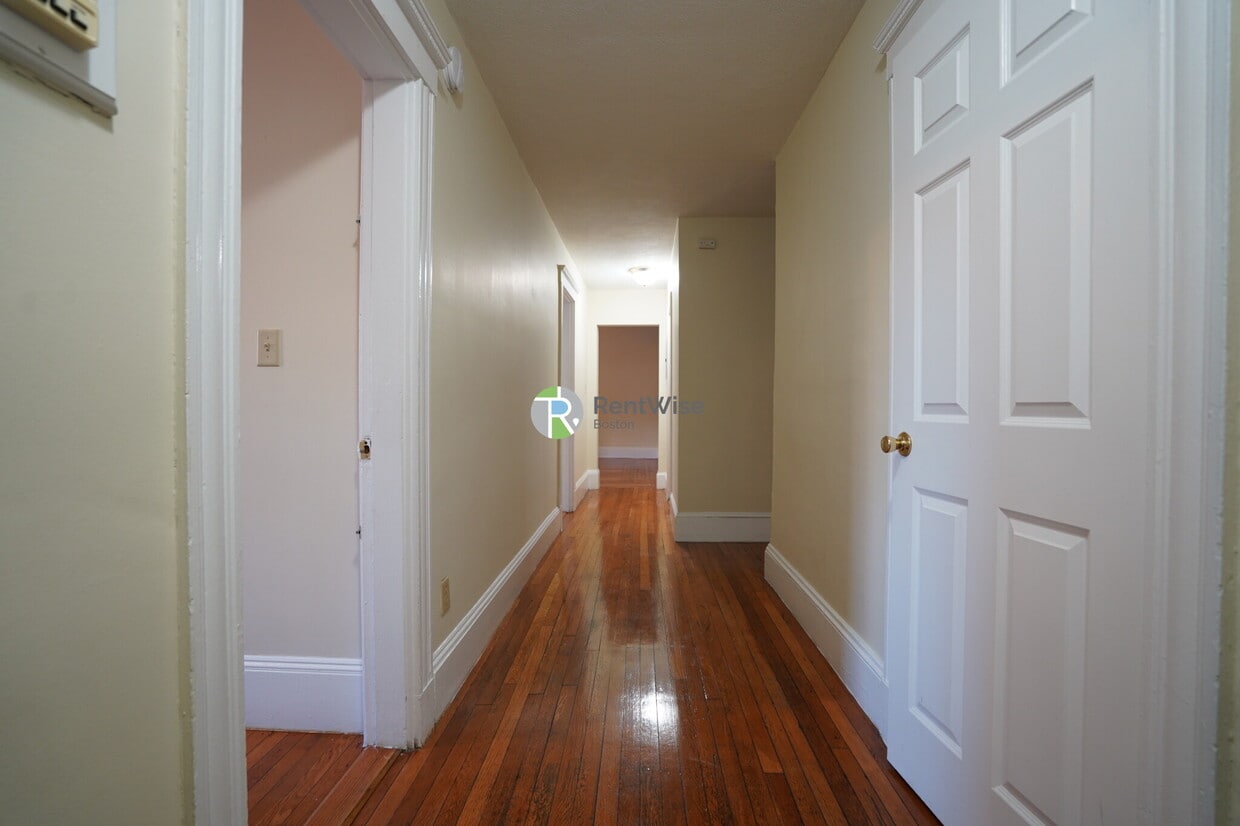 Photo - 146 Chiswick Rd. Unit 1