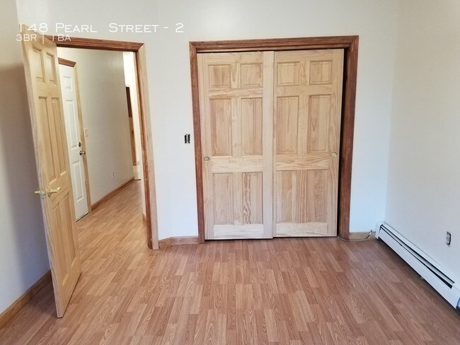 Building Photo - Beautiful Renovated 3 Spacious 3 bedroom