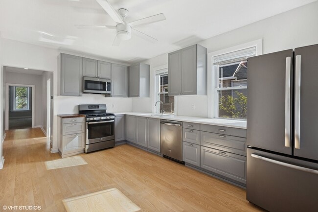 Building Photo - 1727 W Cullerton St