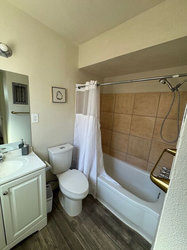 Foto del edificio - 4302 E Bellevue St