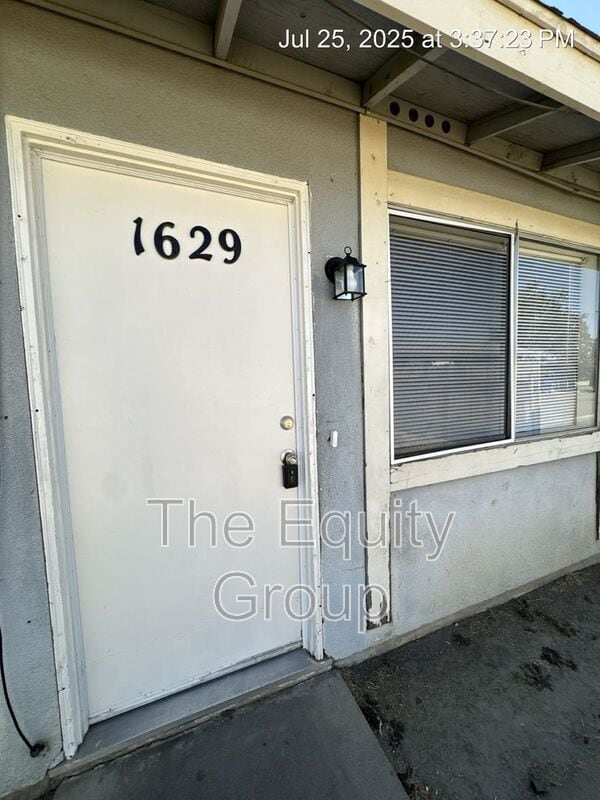 Primary Photo - 1629 E Douglas Ave