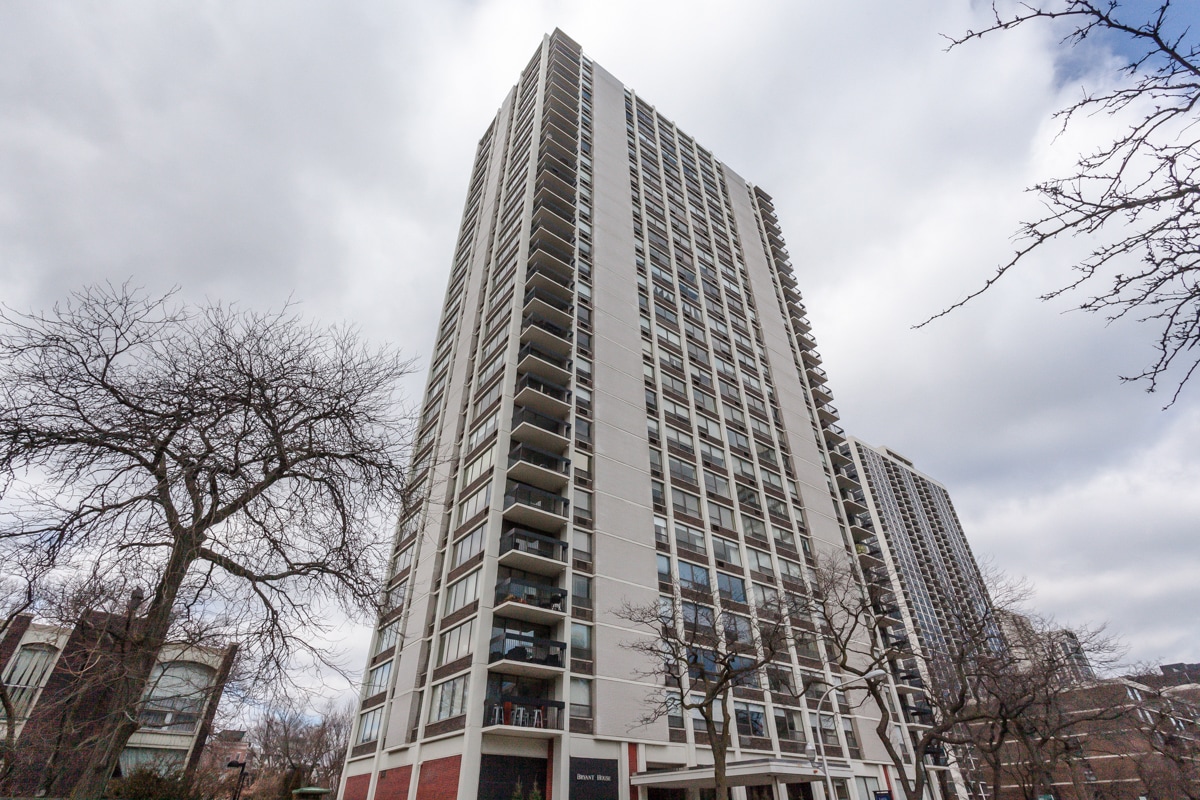 Foto principal - 1455 N Sandburg Terrace