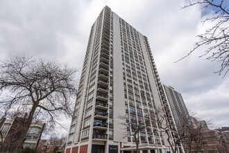 Building Photo - 1455 N Sandburg Terrace