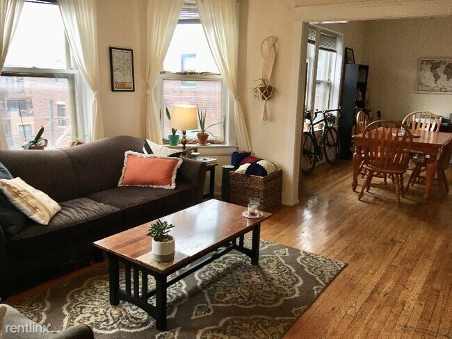 Foto del edificio - 1507 N Hoyne Ave
