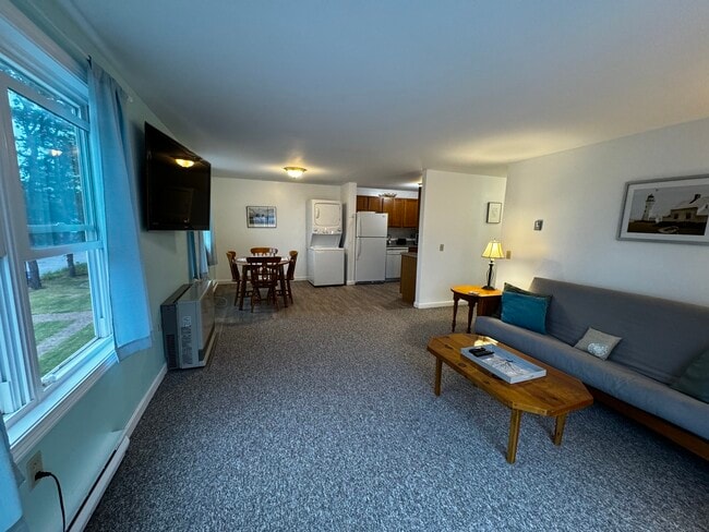 Building Photo - 72 Oceanside Dr