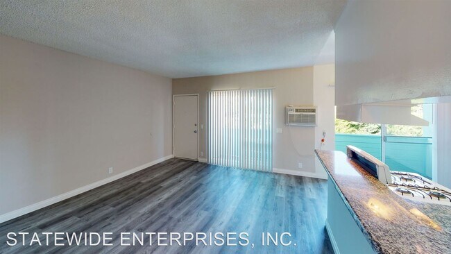 Foto del edificio - 17808-17828 Saticoy St
