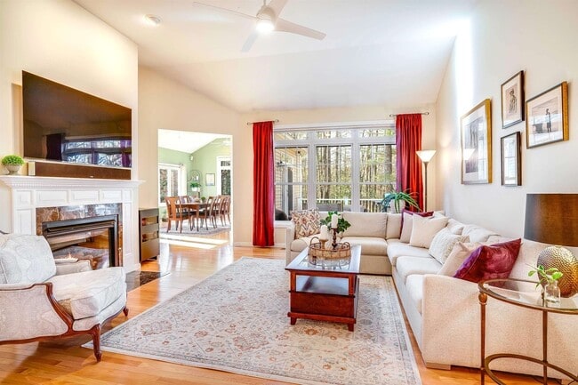 Building Photo - 7 Glen Ct