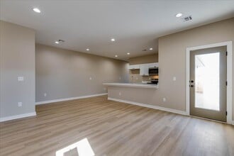 Building Photo - 448 S Longbranch Dr