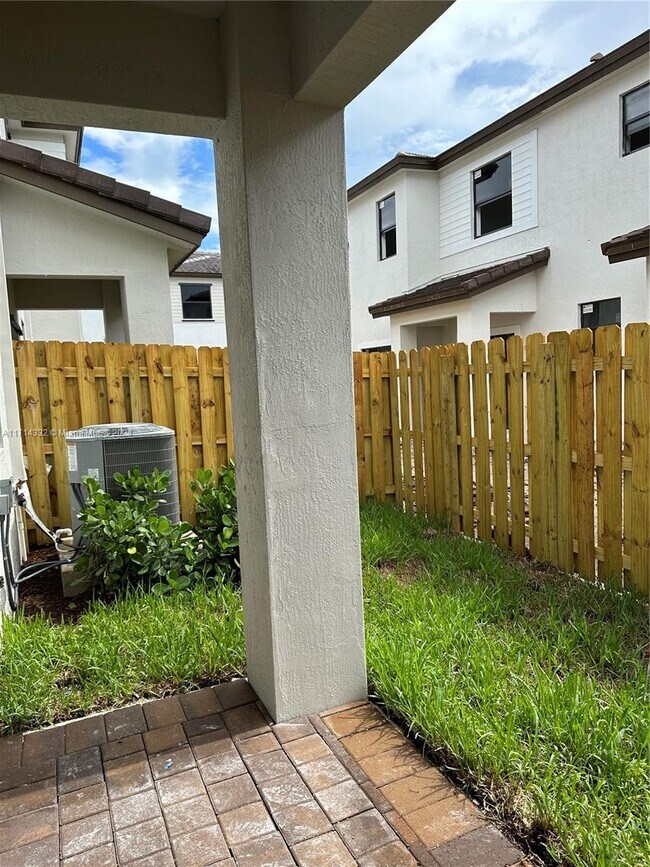 Foto del edificio - 258 SW 159th Terrace