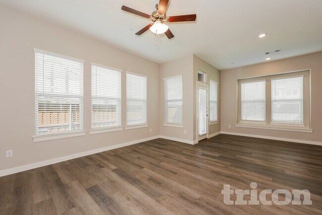 Foto del edificio - 3047 Whitetail Ln