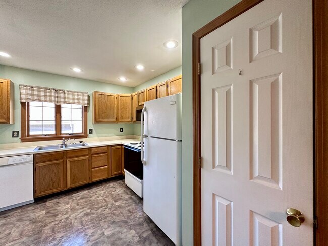 Building Photo - 18 Partridge Ct