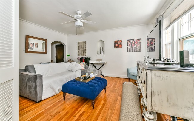 Foto del edificio - 1 br, 1 bath Apartment - 6351 Walnut St Apt 3