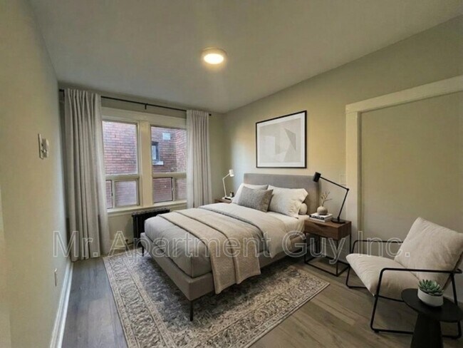 Building Photo - 821 Main St E