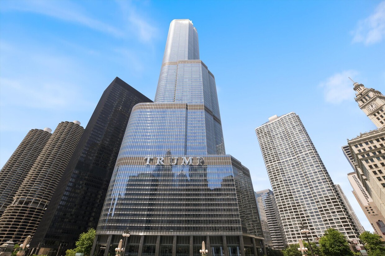 Primary Photo - 401 N Wabash Ave