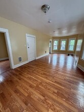 Building Photo - 412 Cornwall Ave