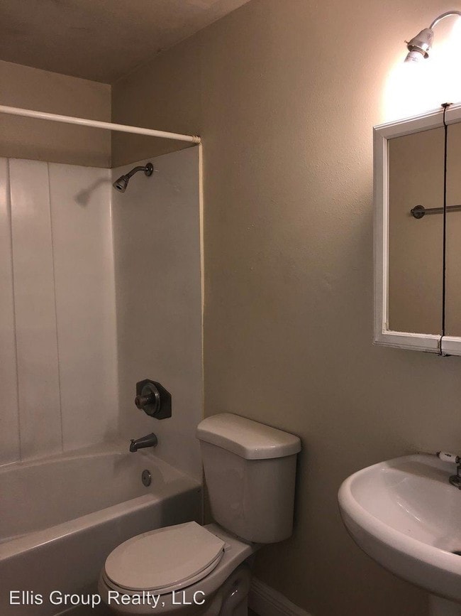 Building Photo - 2 br, 1 bath House - 1851 Caralee Blvd. #3