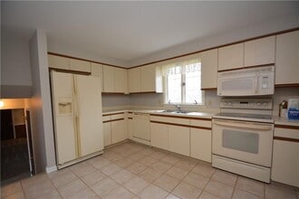Building Photo - 28 Candlewood Dr