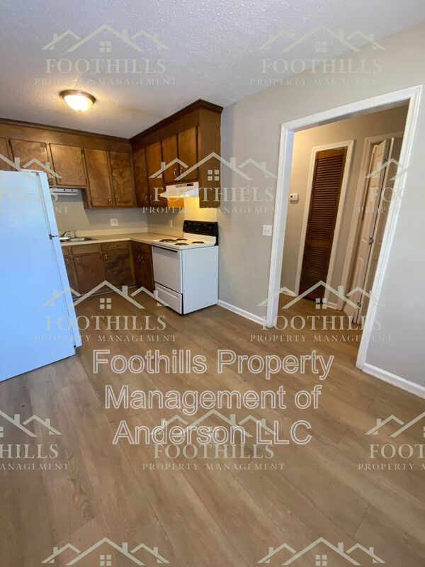 Building Photo - 105 Woodland Dr