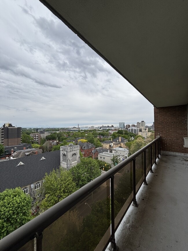 Photo du bâtiment - 345 Laurier Ave E