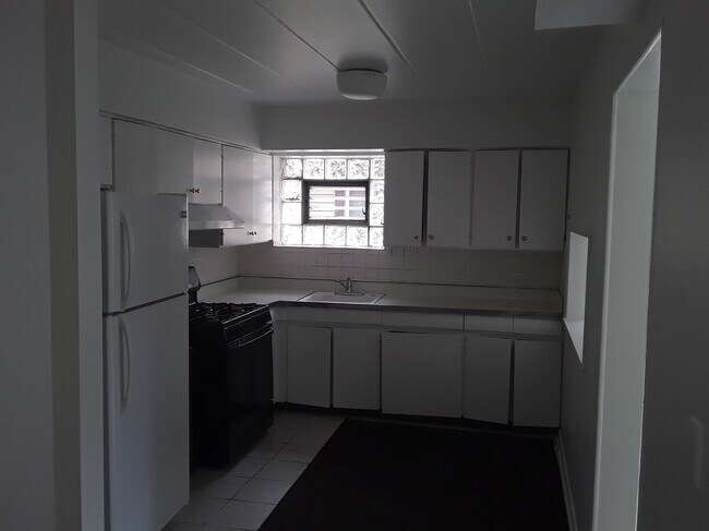 Kitchen - 8030 Keating Ave