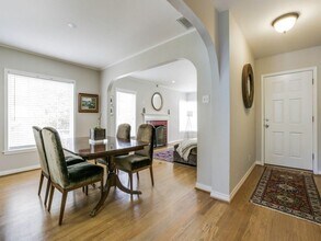 Building Photo - 1523 Oak Knoll St