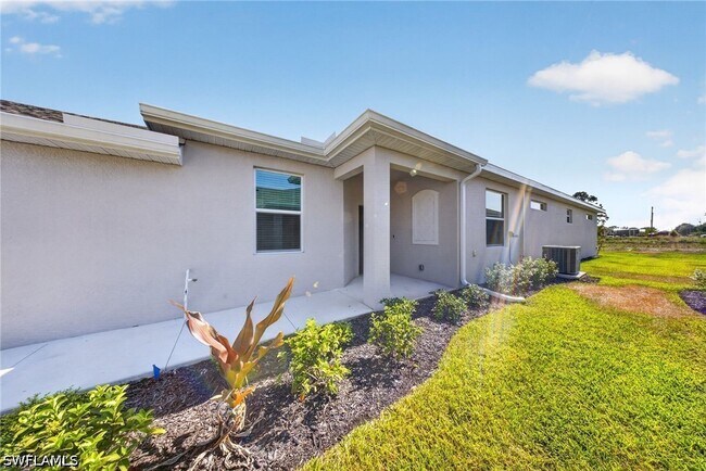 Building Photo - 20559 Hazelnut Ct S